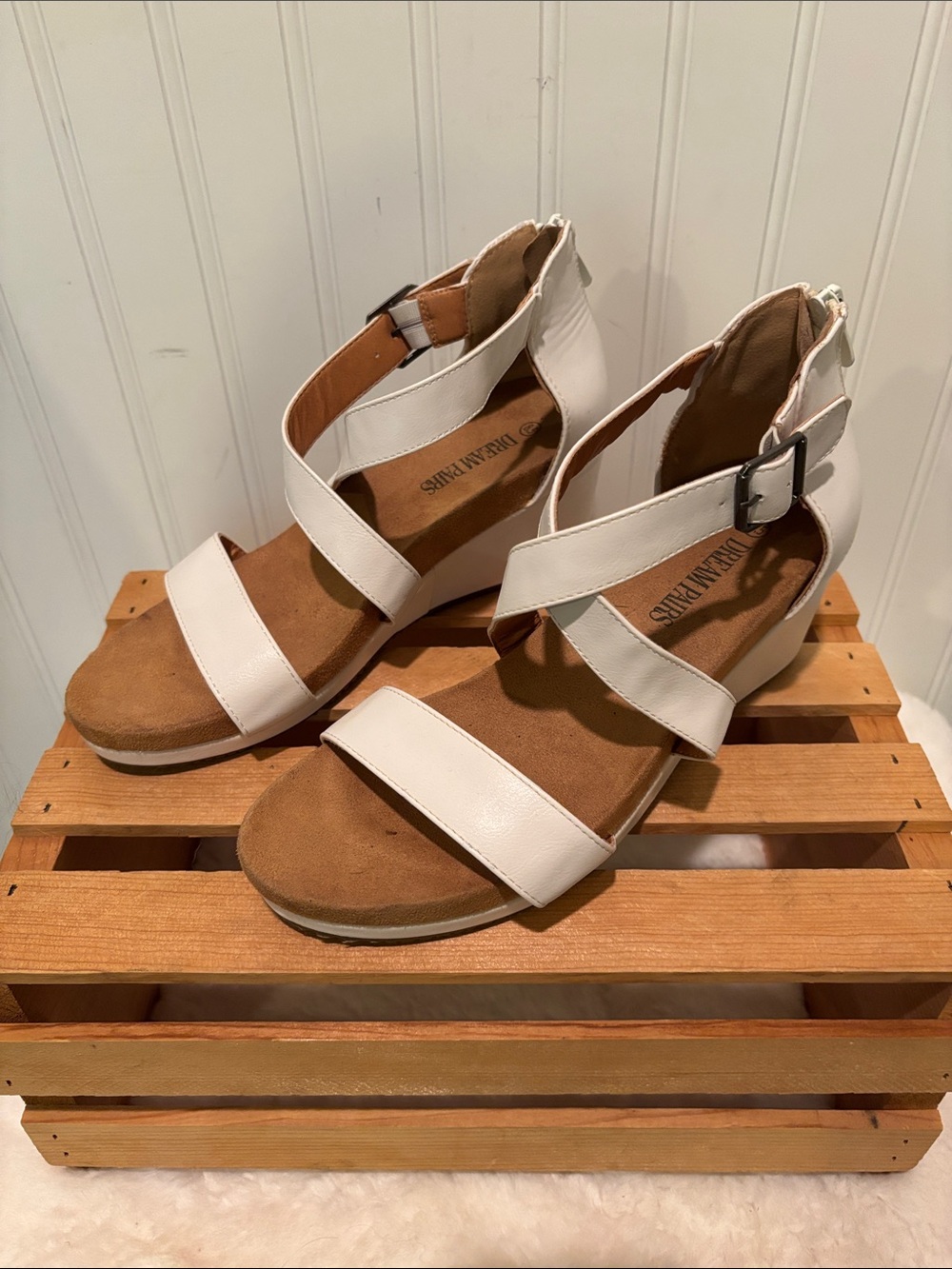 Dream Pairs White Strappy Wedge Sandals with Buckle Size 8.5